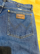 Wrangler Wanderer 622 Women’s Blue Medium Wash Denim Flared Jeans. picture