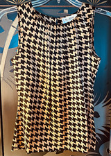 St. John women Sleeveless Blouse Black/Beige Petite %100 silk Condition perfect  picture