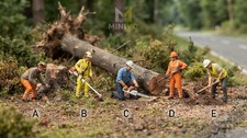 Road Construction Worker Cutting Fallen Miniature Figures 1:87 1:64 Diorama picture