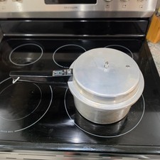 Vintage 1960's Mirro-Matic Pressure Cooker 4 QT Silver M-0294 Aluminum USA Made picture