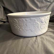 MIKASA English Countryside White Souffle Serving Dish DP900 8” X 3.5” picture