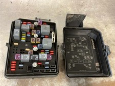 2008-2011 Chevy Impala Engine Fuse Box Assembly OEM picture