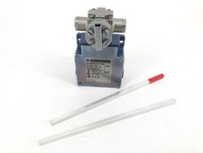 New Telemecanique XCKMR54D1H29 Limit Switch 500V AC-15 240V 3A - No Box picture