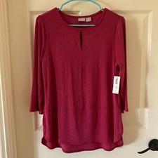 NEW Chico’s Travelers Keyhole Detail Tunic 3/4 Sleeve Top Blouse Ruby Red Size 0 picture