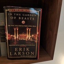 In the Garden of Beasts - Erik Larson PB picture