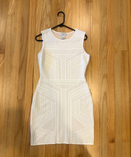 Carmen Marc Valvo White Geometric Textured Knit Sheath Dress Round Neck Sz M picture