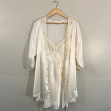 VTG Victoria’s Secret Ivory Satin Lace Bridal Robe Nightgown Set Coquette Sleep picture