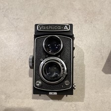 Yashica Yashica-A TLR Twin Lens Reflex 120 Film Camera Black w/ Case. TESTED picture