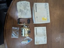 Shimano Calcutta TE 200 Baitcast Reel Right 5.0:1 6+1BB Gold CTE-200 picture
