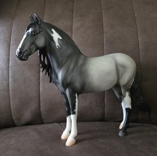 Salud 2025 Breyerfest Volunteer Model Surprise Third Color picture