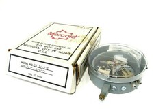 NEW DWYER DA-31-3-5 PRESSURE SWITCH DA3135 picture