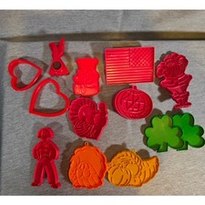 13 Mixed Vintage Cookie Cutters Press Hallmark, Tupperware Holidays Christmas picture