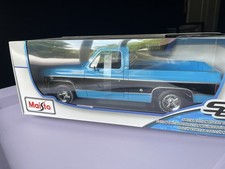 Maisto Special Edition 1974 Chevrolet C10 Cheyenne Super 1:18 Blue/Black picture