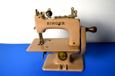 Vintage Singer Child's Sewing Machine Model 20 Beige picture