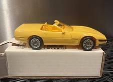 AMT ERTL Promo Model Toy 1995 Chevrolet Corvette Convertible Yellow #6654 Amt picture