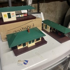 Lionel Postwar # 133 , 256 & 257 Illuminated Train Station Set of 3 READ picture