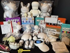 NEW - Kidrobot, Dunny , Munnyworld , & More DIY EXTRAVAGANZA picture