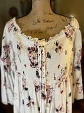 TORRID White Floral Lace-up Smocked Top with Bell Sleeves Size 3 22/24 Fairy picture