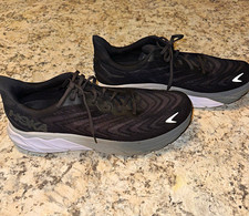 Hoka One One Arahi 6 Men’s Running Shoes Black/White Lace Up Mesh Rubber picture