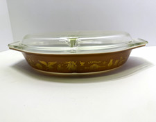 Vintage PYREX “Early American” Casserole Dish w/ Clear Lid Gold Kitchen Pattern picture