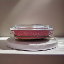 🔥🔥Vintage Pyrex 2 Qrt Pink Scroll Space Saver Casserole Dish & Lid & Cradle picture