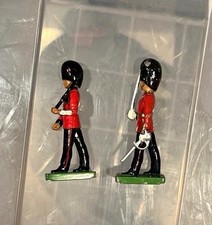 W. Britain British Guards Toy Soldiers Pair 1990 England Red Coats picture