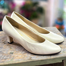 Ivory Leather Pump Heels Size 7M Medium Width, Medium Heel Height picture