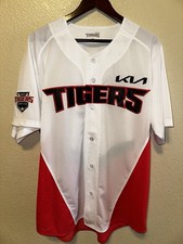 Kia Tigers Baseball Club Jersey Lockerdium Size 110 Large Mint picture