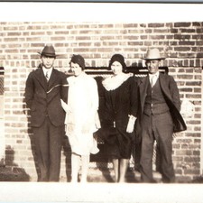 1930 Perry, OK Snapshot Photo Cole Grisham Raney Abel Cloche Hats Suit Fashion picture