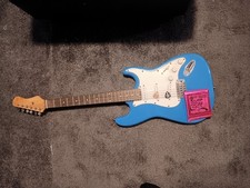 Great looking electric guitar for beginners new condition picture