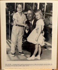 DISNEYLAND WALT DISNEY Opening Day 1st Guests 1955 Original Press Photo 8x10 NM picture