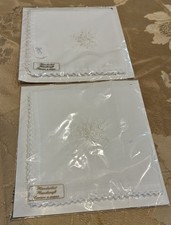 Vtg Hungarian Hand Embroidered Handkerchiefs Gold Flecks Lace Handarbeit New 2 picture