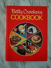 Betty Crocker's Cookbook Vintage 1972 SEARS Holiday Edition PIE COVER Book. picture