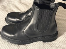 Dr. Martens 2976 Mono Chelsea Boots Women’s sz 8 Leather. Very good used picture