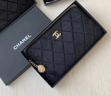 CHANEL VIP Gift Bag Makeup Quilted Cosmetic Pouch With Box picture