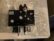 HEMTT Hydraulic Manifold 4303371, 4730-01-564-7505                         1225a picture