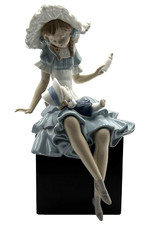 Lladro - Cathy and Her Doll - Retired in 1985 - Item No. 1380-Mint Condition picture