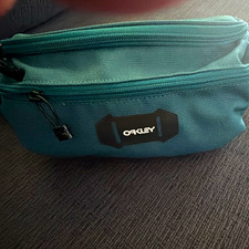 Oakley Green/Black Waist Pack 5L Zip Closure 2 Pockets Adjustable Strap picture