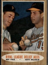 1962 Topps #423 Rival League Relief Aces (Roy Face / Hoyt Wilhelm) picture