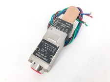 New ITT 122P82C6443 Adjustable Pressure Switch 3-30psig 125/250VAC 11A - No Box picture