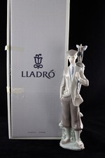 LLADRO FIGURINE #5301 “WAITING TO TEE OFF” - MINT IN BOX picture