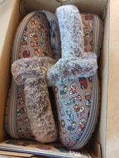 NEW BOBS by Skechers Pooch Winter Wags Dogs Women's Faux Fur Slippers - Size 8 picture