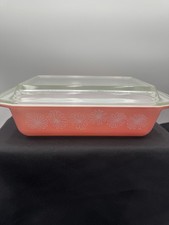 Vintage 1957 Pyrex Pink Daisy 2 Qt Space Saver Casserole 575-B W/ Glass Lid picture