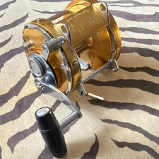 Penn International 80 Conventional Reel Right Retrieve Gold/Silver Rod Clamp picture