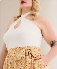 Size 3X Torrid Retro Chic Foxy Twist Neck Halter Top picture