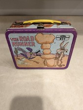 Vintage THE ROAD RUNNER Warner Bros. Metal Lunchbox & Thermos with WILE E COYOTE picture