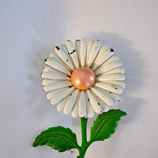 Vintage Painted Metal White Daisy Flower Brooch Pin Green Leaves No Stone picture