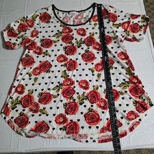 White short-sleeve top picture