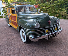 RARE GREEN Danbury Mint 1942 Chrysler Town & Country 1:24 Diecast Car w/box picture