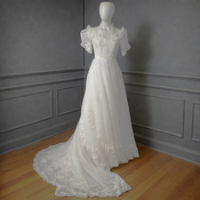 Vintage 1970s Boho Wedding Dress XS Lace Bridal Gown Veil Headpiece Train picture